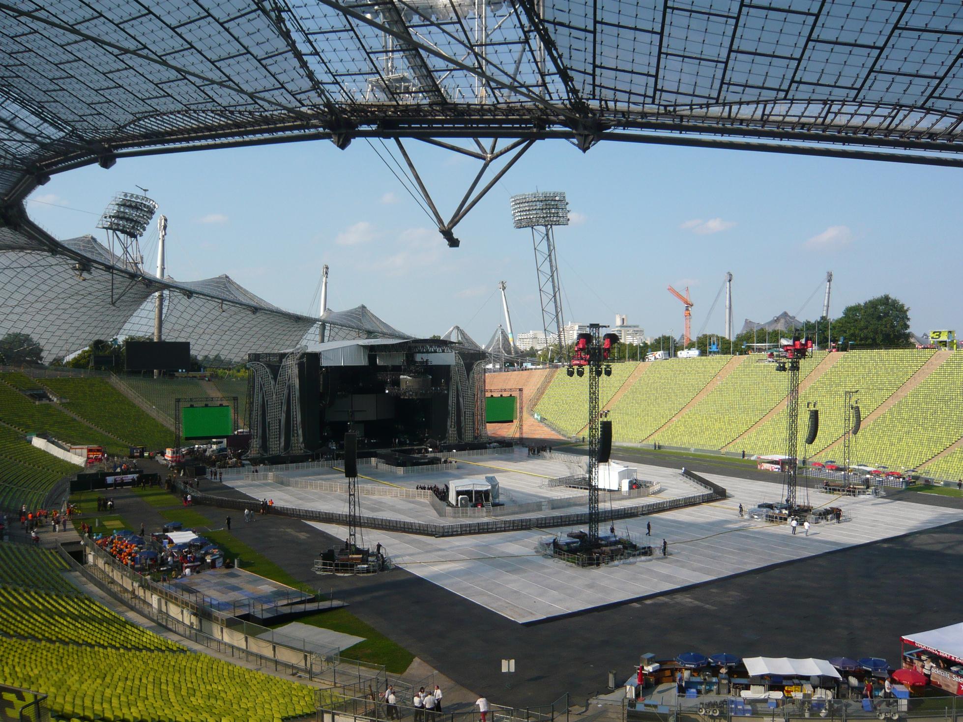Zur News: eps mit Madonna Produktion auf Tour