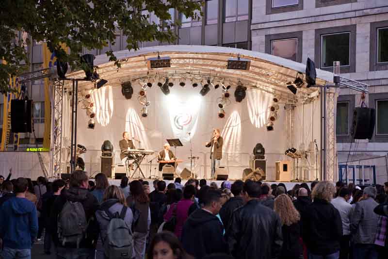 Zur News: Mobile Rundbogenbühne von b&b eventtechnik