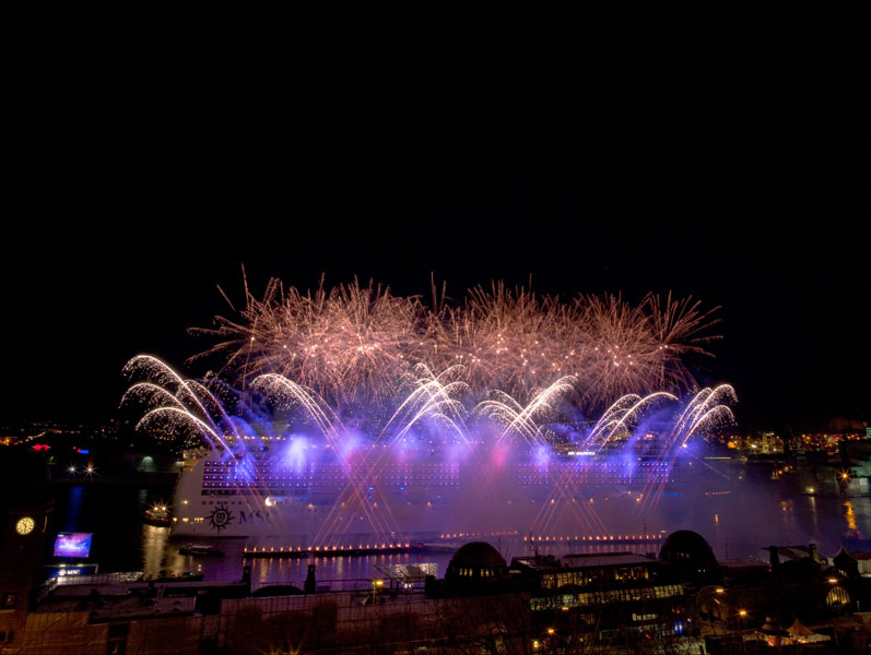 Zur News: lunatX liefert atemberaubende Pyroshow