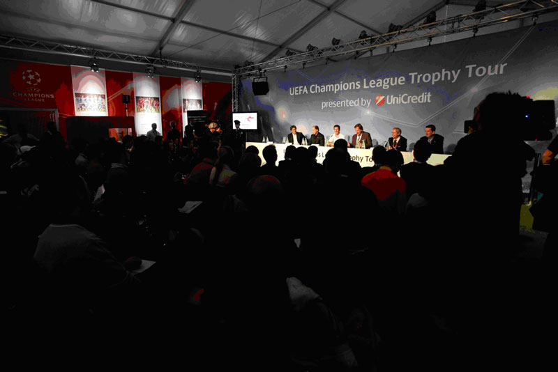 Zur News: dlp-motive für die UEFA Champions League Trophy Tour