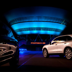 Zur News: VOK DAMS inszeniert neuen Porsche Cayenne