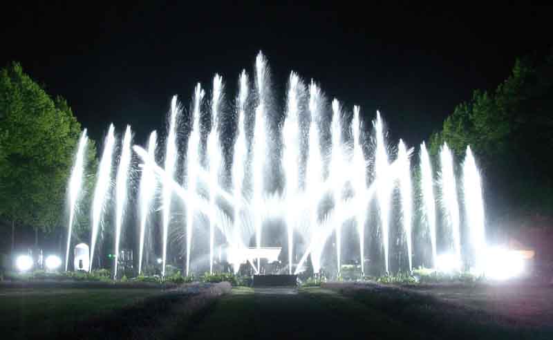 Zur News: Wassershows mit programmierbaren Effekten