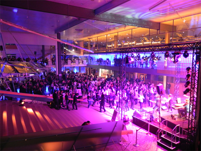 Zur News: Awards & Live-Musik im ehemaligen Bundestag