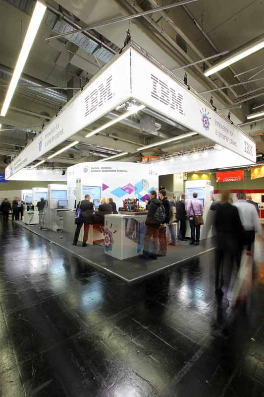 Zur News: b&b eventtechnik betreut IBM-Messestand