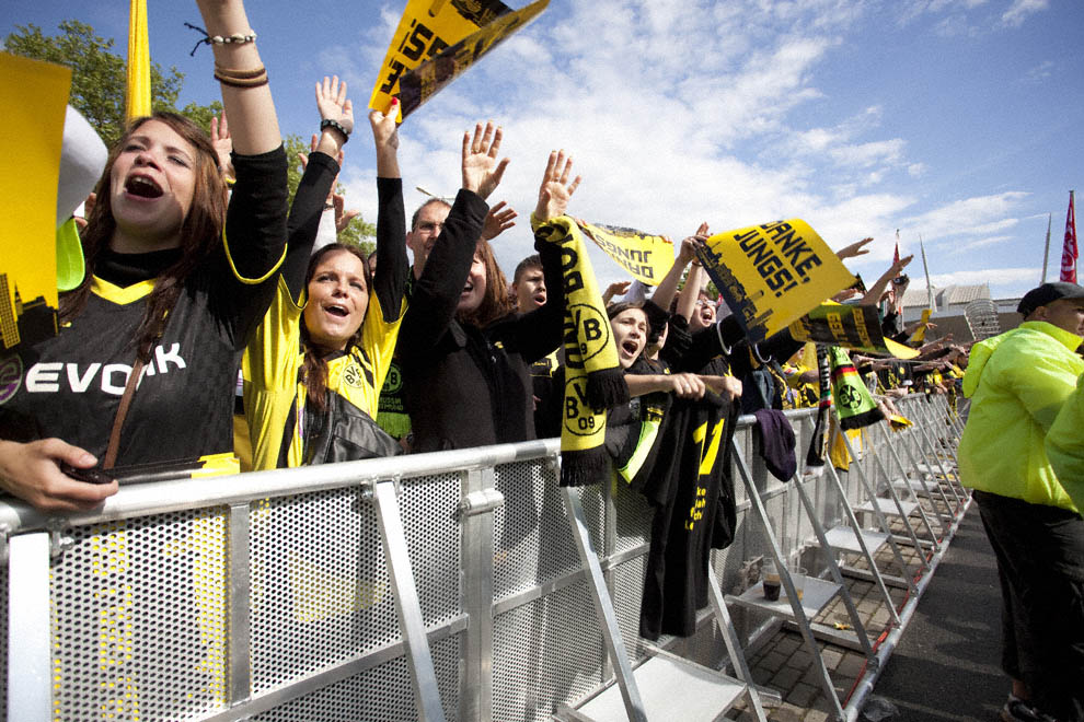 Zur News: Dortmund feiert mit der Unterstützung von eps