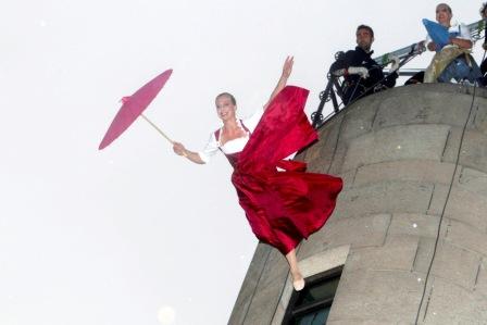 Zur News: „Flying Dirndl“ – Premiere in München