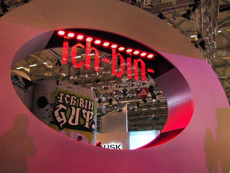 Zur News: Gamescom 2011: watershow.de installiert Eyecatcher
