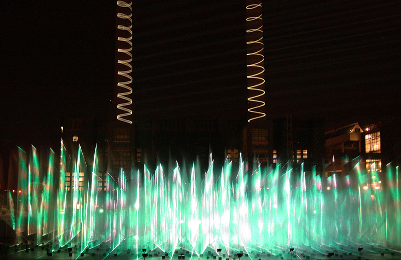 Zur News: Wasser, Feuer-, Laser- und Lichteffekte