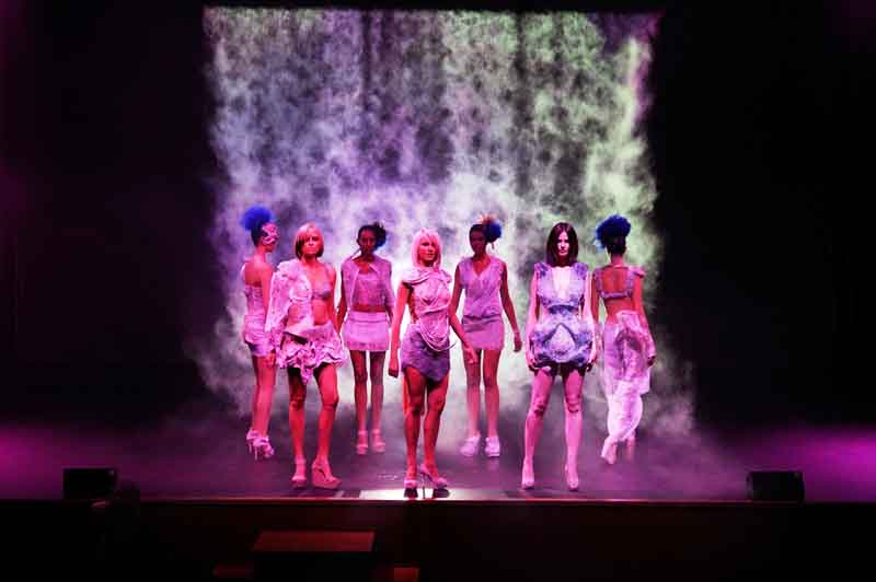 Zur News:  watershow.de präsentiert fog projection screen