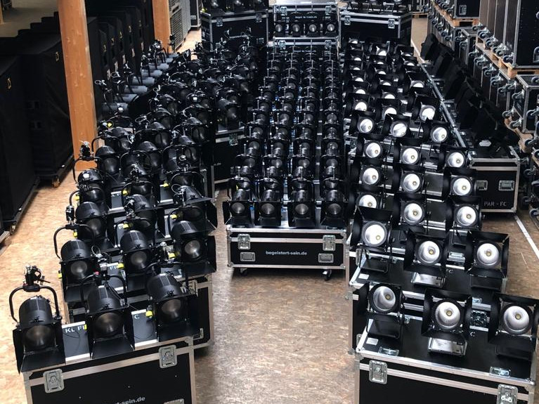 Zur News: Kaiser Showtechnik investiert stark in ELATIONs KL-Serie