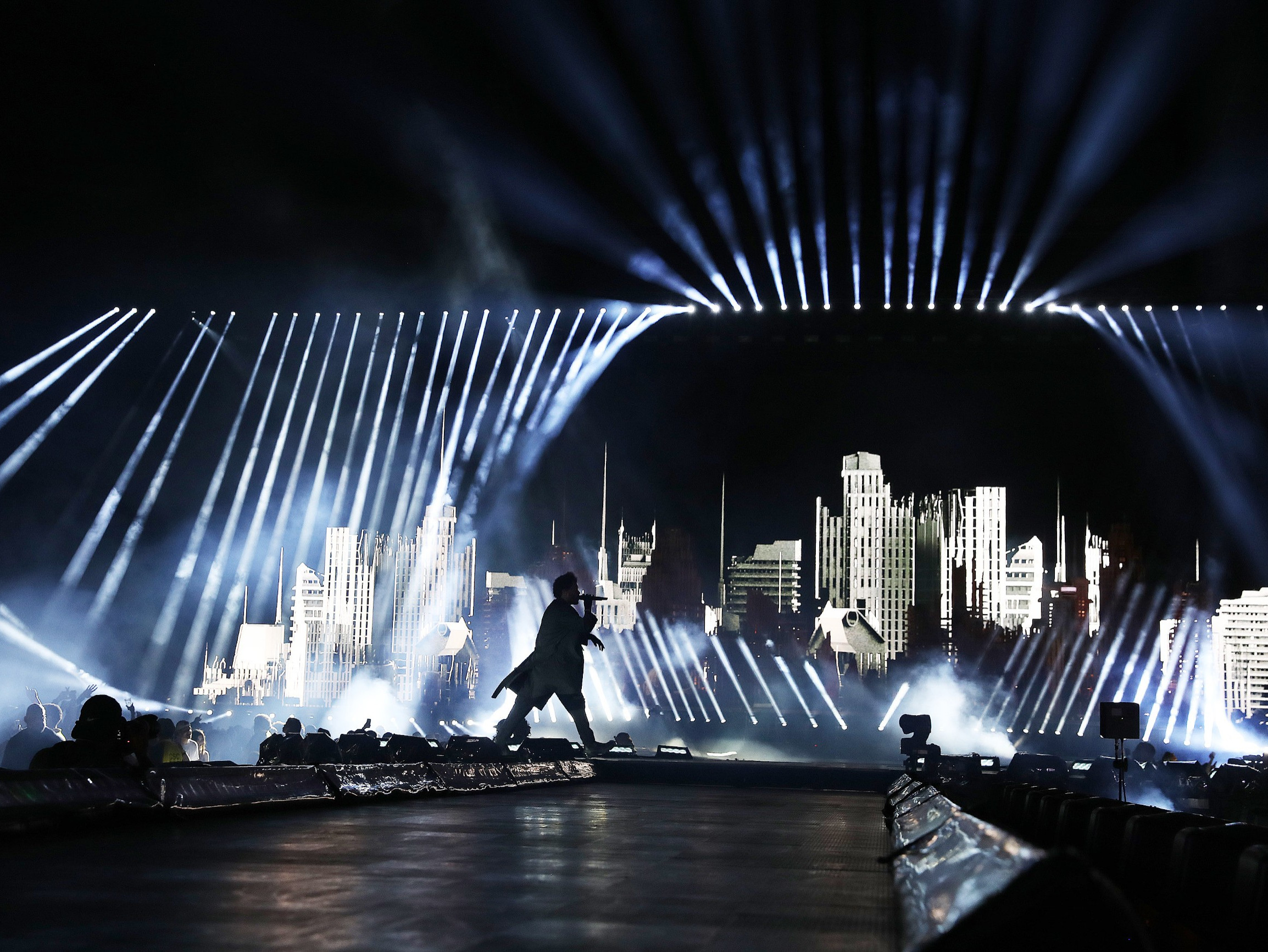 Zur News: Über 450 Proteus-Scheinwerfer beleuchten The Weeknds „After Hours til Dawn“-Stadiontour