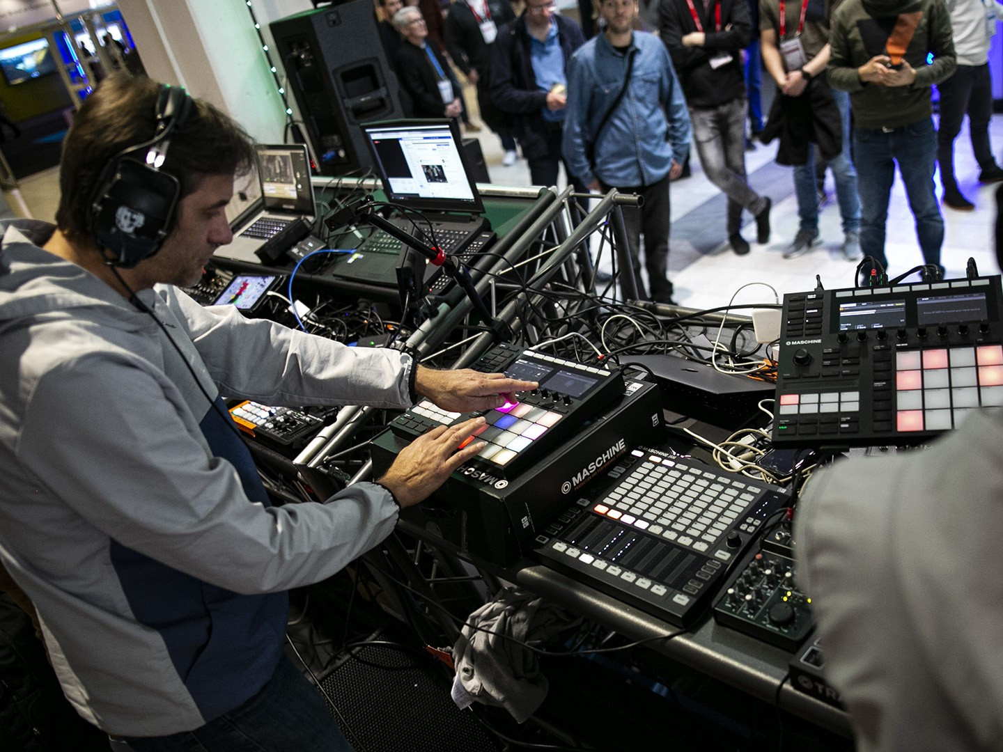 Zur News: Prolight + Sound mit Star-DJs und -Producer ESKEI83 sowie Josi Miller