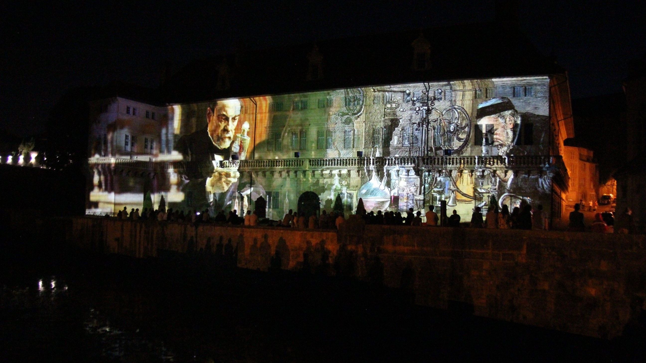 Zur News: Digital Projection geht mit Mapping Pasteur viral