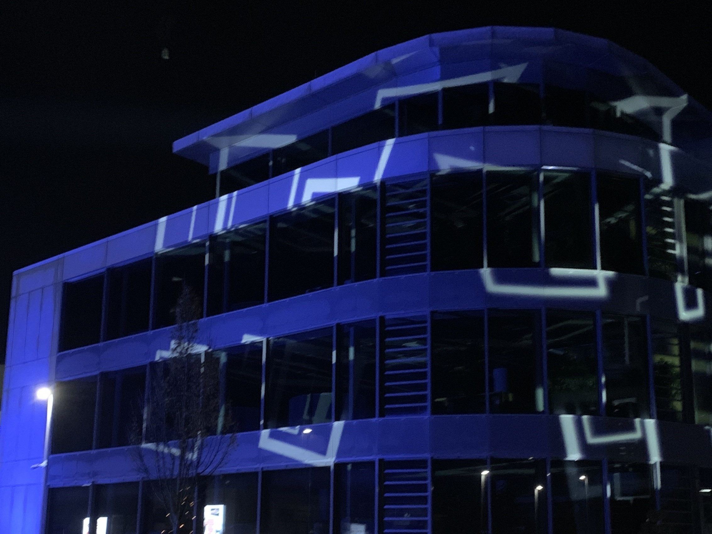 Zur News: PLANLIGHT GmbH integriert ELATION Movinglights in Architekturlicht-Festinstallation