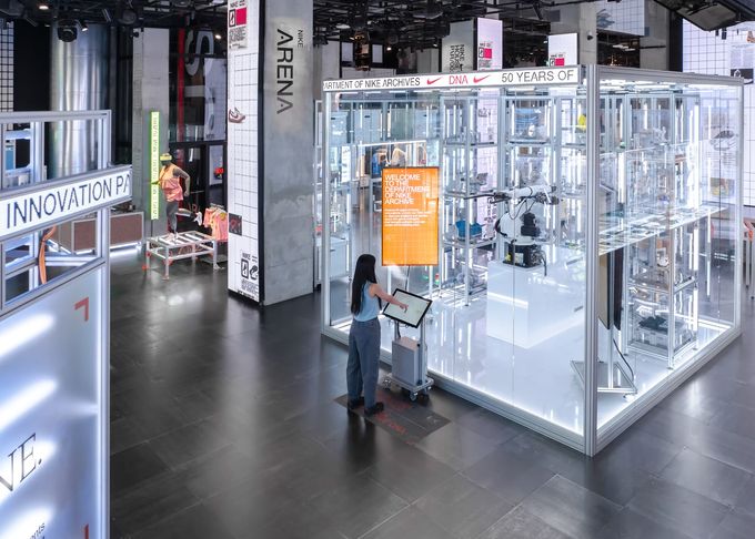 Zur News: 50 Jahre Nike: satis&fy realisierte zum zehnten Mal Arena-Installation im Nike House of Innovation Paris