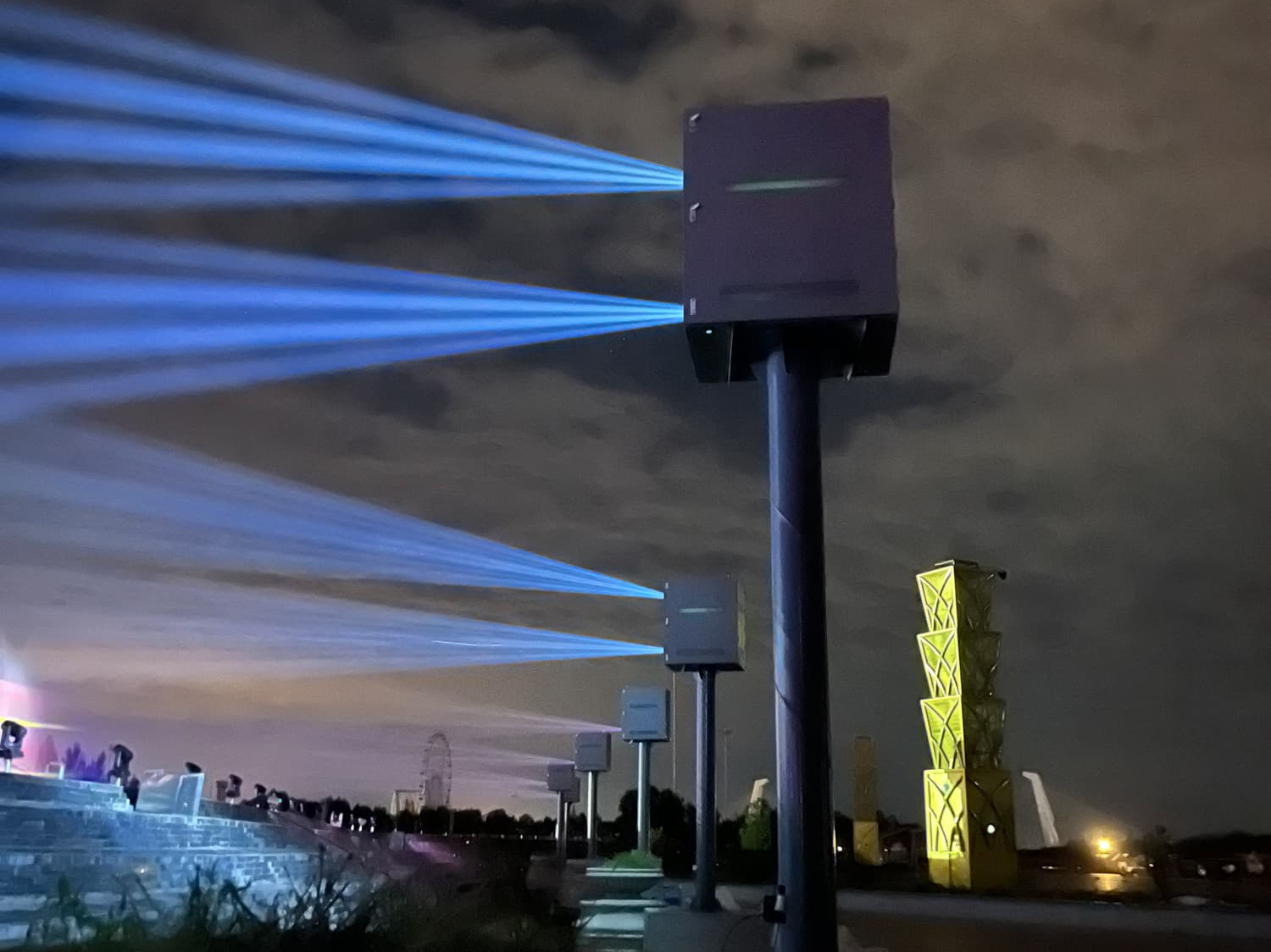 Zur News: Springbrunnenshows begeistern das Publikum mit den hochwertigen 1-Chip M-Vision Lasern von Digital Projection