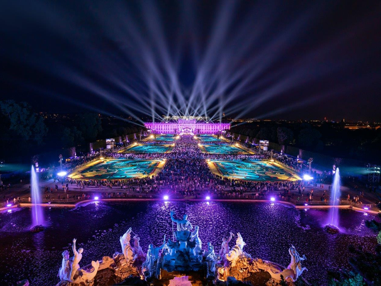 Zur News: Proteus Excalibur und Proteus Maximus glänzen beim Sommernachtskonzert der Wiener Philharmoniker