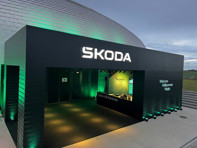 Zur News: Pure Perfection realisiert den all-new Škoda Superb in Prag