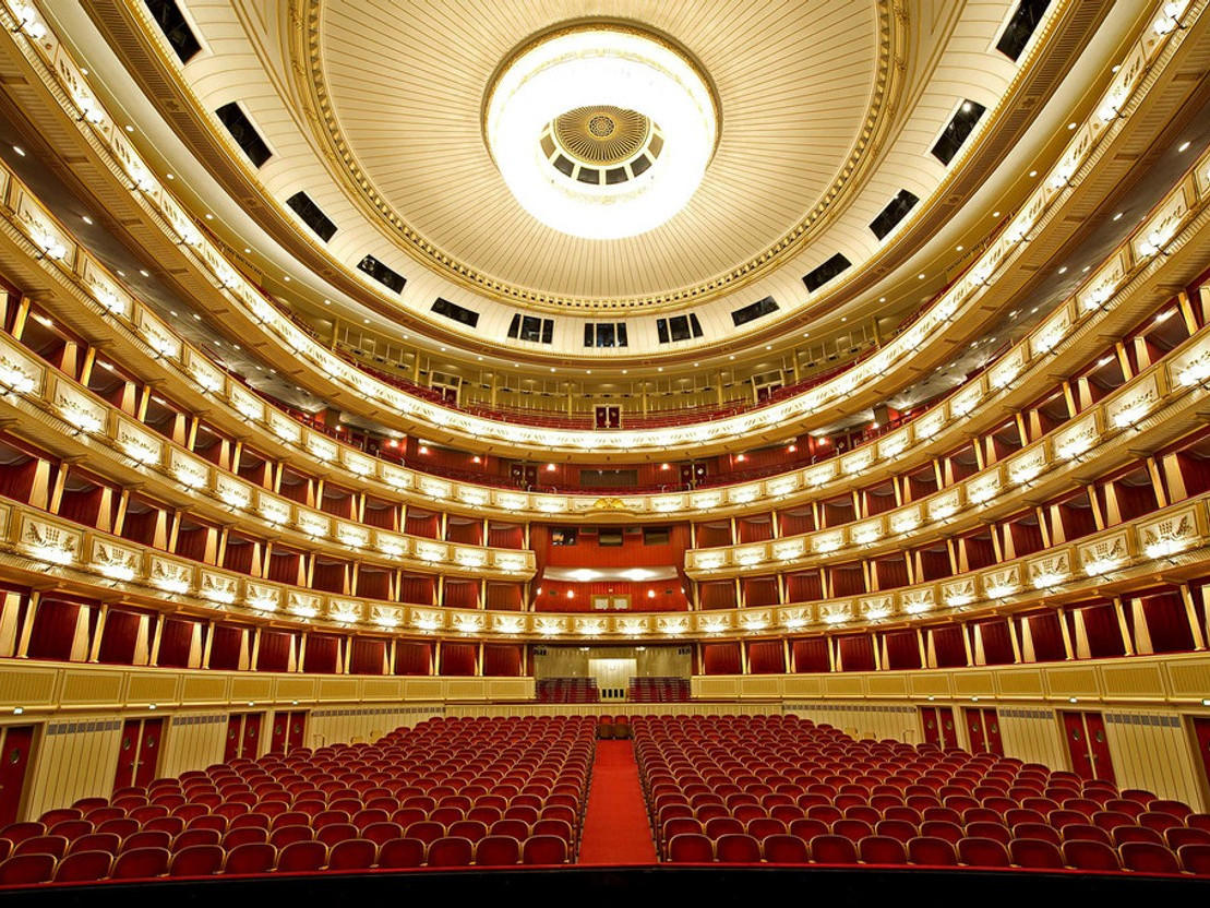 Zur News: Wiener Staatsoper investiert in Robe FORTE Moving Lights mit HCF Engines