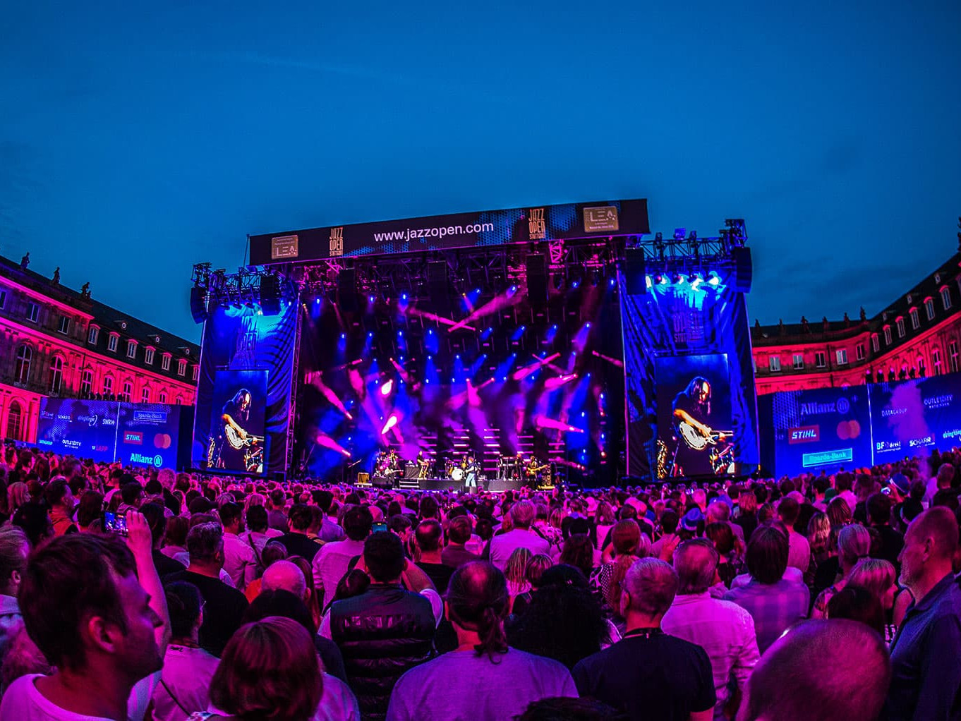 Zur News: Sound & Light Veranstaltungstechnik liefert über 220 GLP Scheinwerfer für die Jazzopen in Stuttgart