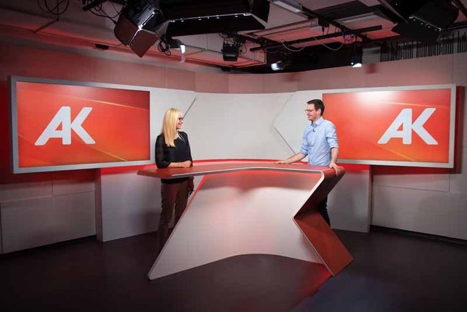 Zur News: Video-Studio der Arbeiterkammer Wien mit ETC fos/4 Panel-Scheinwerfer ausgestattet