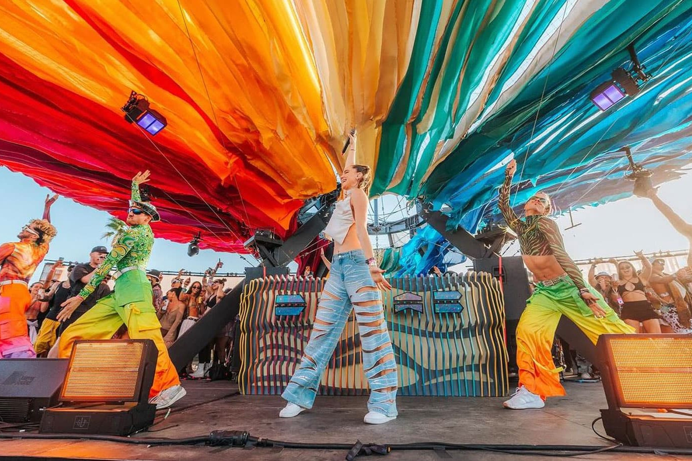 Zur News: „MacroDose Mushroom“ Stage beim Coachella 2024 von Maktive mit GLP JDC2 IP zum Leben erweckt